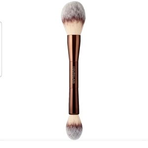 Hourglass Veil Powder Brush